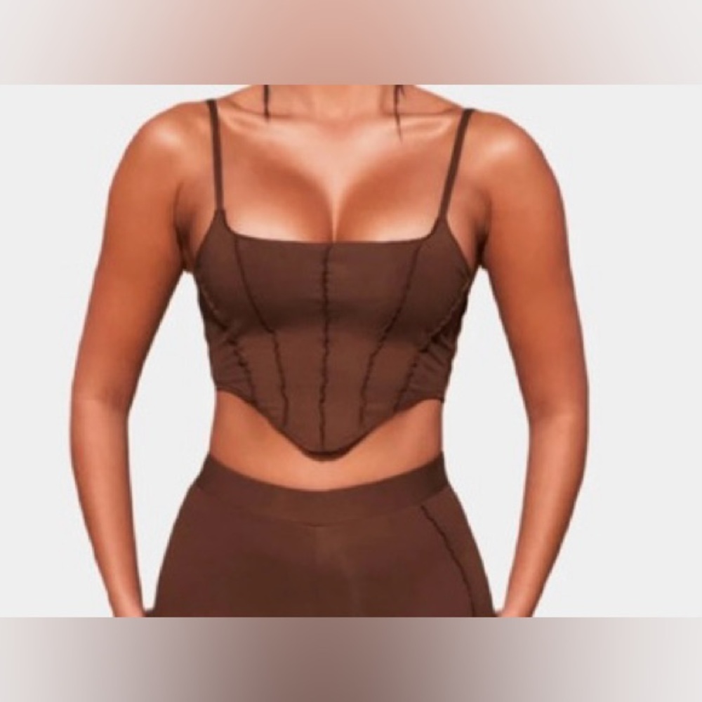 Oh Polly Exposed Seams V Hem Crop Top